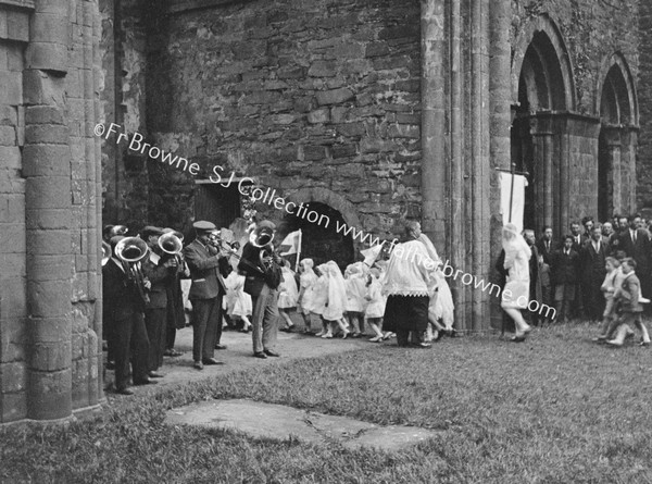 PROCESSION IN THE ABBET SCENES WITHIN THE ABBEY